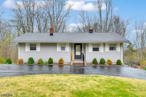 4 Deer Park Rd, Hackettstown, NJ 07840