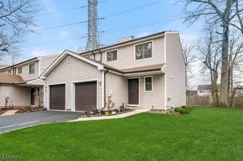 15 Daisy Ct, Edison, NJ 08820