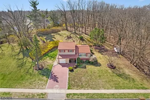 56 Winston Dr, Somerset, NJ 08873