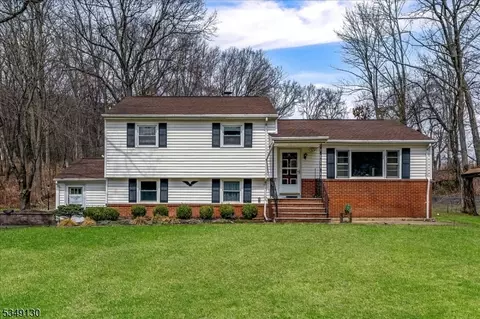3 Brook Ln, Dover, NJ 07801