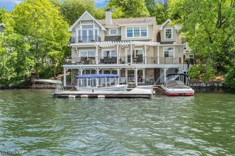 116 Lake End Rd, Newfoundland, NJ 07435
