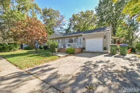34 Magnolia St, Edison, NJ 08817
