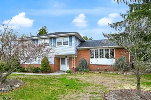 24 Kathryn Dr, Whippany, NJ 07981