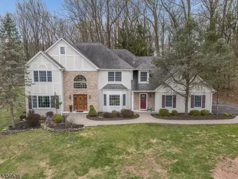 5 Scarlet Oak Rd, Flemington, NJ 08822