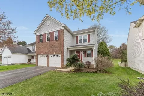 1514 Megan Cir, Stewartsville, NJ 08886