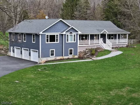 907 Dove Island Rd, Newton, NJ 07860