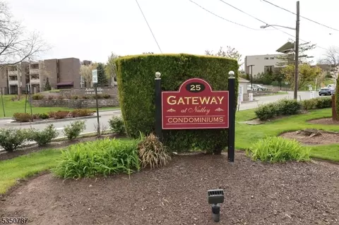 25 River Rd UNIT B10, Nutley, NJ 07110