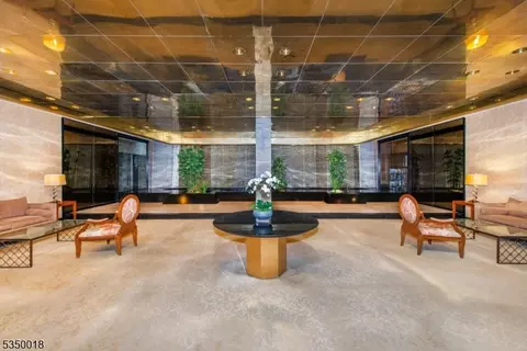 2 Claridge Dr #FE, Verona, NJ 07044