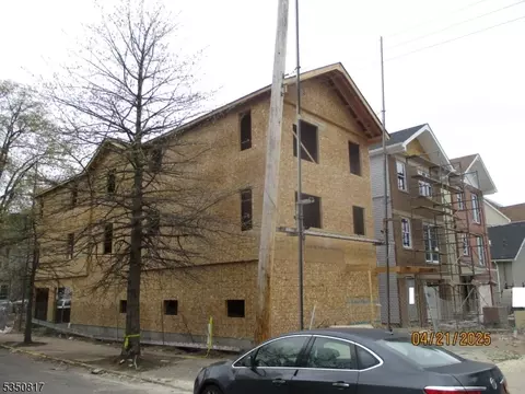341 13th Ave, Newark, NJ 07107