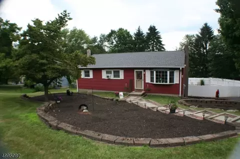 31 Bettino Dr, Ogdensburg, NJ 07439