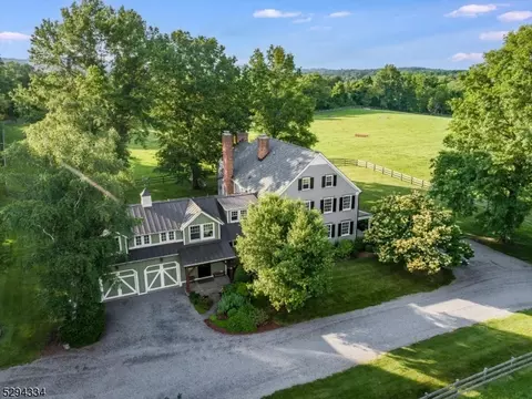 15 Cold Brook Rd, Tewksbury, NJ 08858