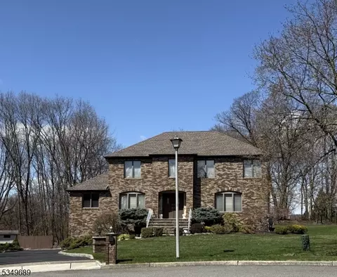 43 Lisa Ct, North Haledon, NJ 07508