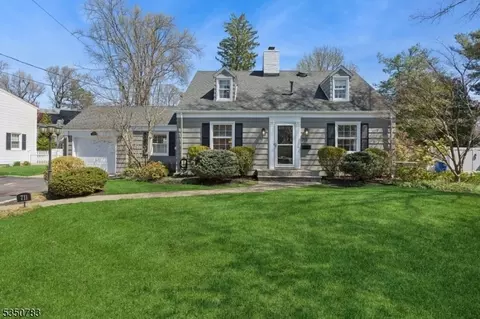 711 Lamberts Mill Rd, Westfield, NJ 07090