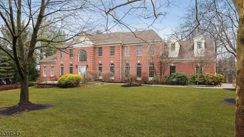 9 Chesterfield Dr, Warren, NJ 07059