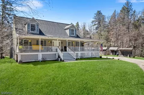 157 County Rd, Hewitt, NJ 07421