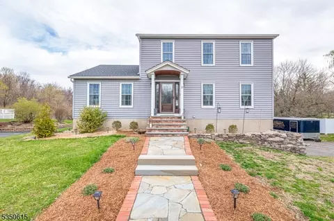 25 Hamilton St, Hamburg, NJ 07419