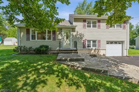 62 Bryant Dr, Livingston, NJ 07039