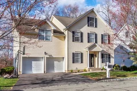 10 Bowers Dr, Hackettstown, NJ 07840