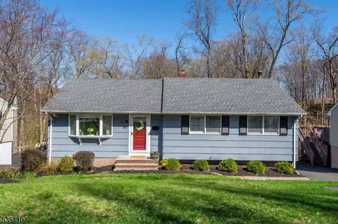 51 Mcnomee St, Oakland, NJ 07436