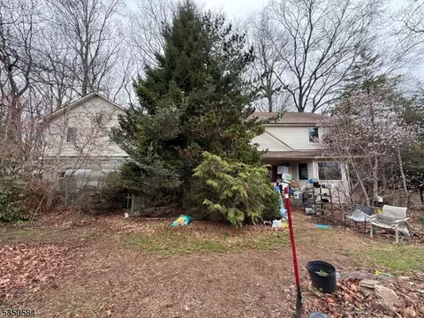 9 Guerin Dr, Randolph, NJ 07869