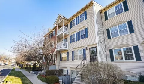 16 Colgate Dr #604, Newark, NJ 07103