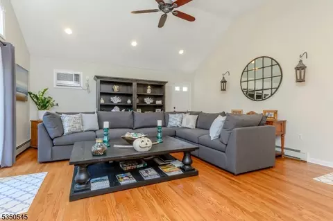 70 Maple Ave, Berkeley Heights, NJ 07922 photo 12