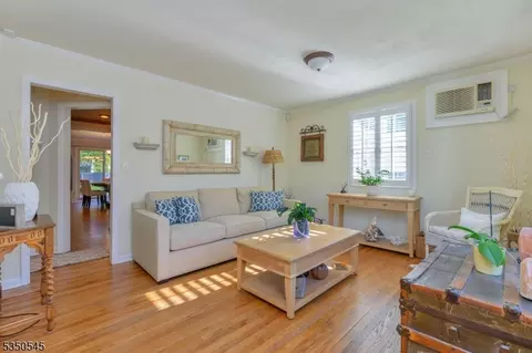 70 Maple Ave, Berkeley Heights, NJ 07922 photo 4