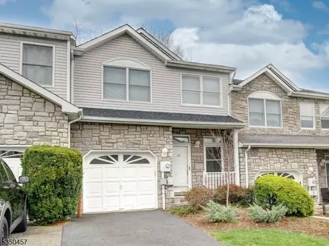 59 Springhill Dr, Morris Plains, NJ 07950