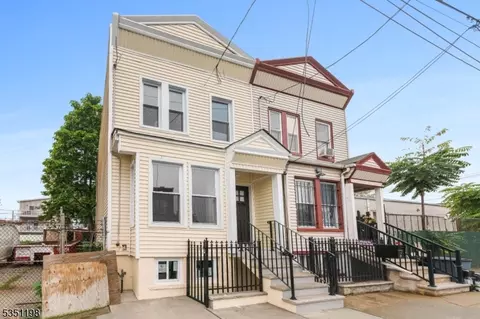 33 12 Emmet St, Newark, NJ 07114