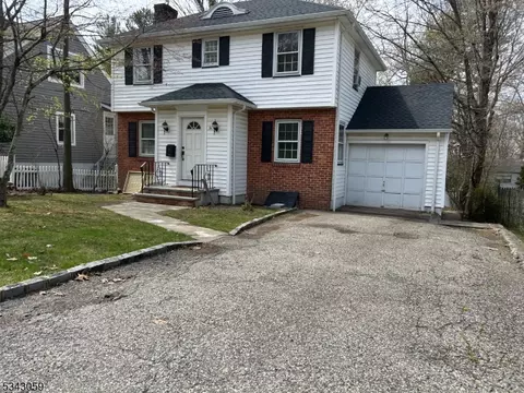 31 Laurel Ave, Livingston, NJ 07039