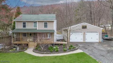917 Upper Dr, Newton, NJ 07860