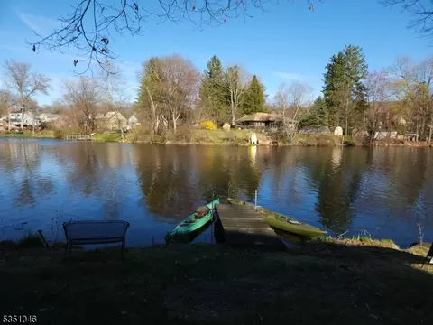 19 Choctaw Trl, Jefferson, NJ 07438