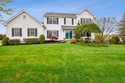 34 Bering Way, Somerset, NJ 08873