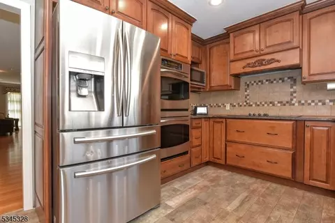 457 Laurel Ln, Kinnelon, NJ 07405 photo 11