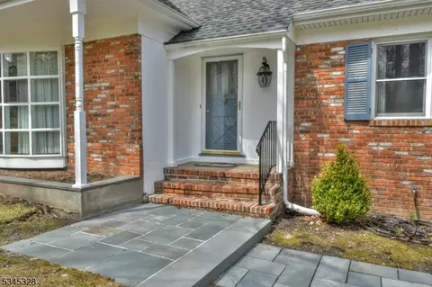 457 Laurel Ln, Kinnelon, NJ 07405 photo 2