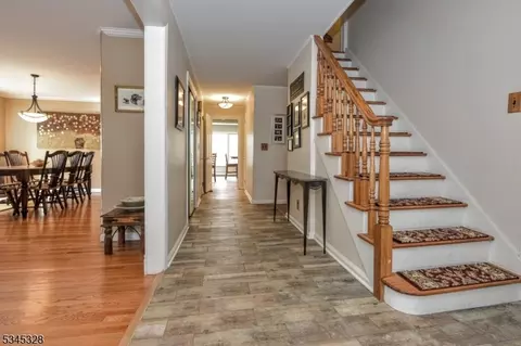 457 Laurel Ln, Kinnelon, NJ 07405 photo 3