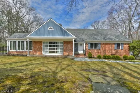 457 Laurel Ln, Kinnelon, NJ 07405