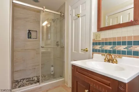 457 Laurel Ln, Kinnelon, NJ 07405 photo 23