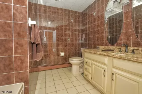 457 Laurel Ln, Kinnelon, NJ 07405 photo 21