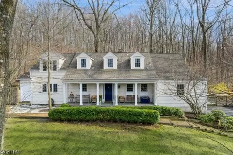 438 Fox Chase Rd, Chester, NJ 07930