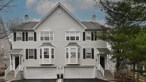 111 Warbler Dr, Wayne, NJ 07470