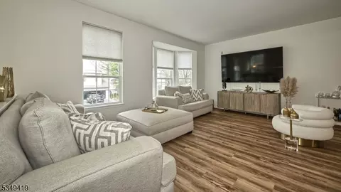 111 Warbler Dr, Wayne, NJ 07470 photo 5
