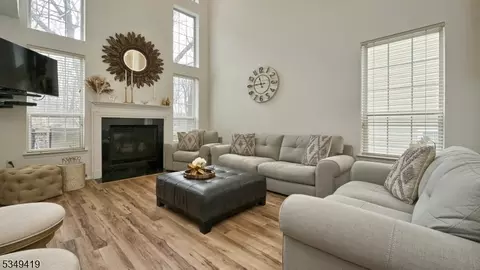 111 Warbler Dr, Wayne, NJ 07470 photo 9
