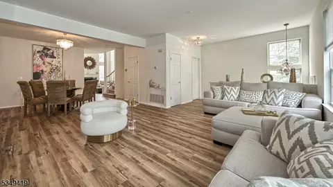 111 Warbler Dr, Wayne, NJ 07470 photo 4