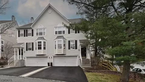 111 Warbler Dr, Wayne, NJ 07470 photo 2
