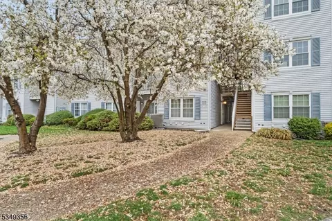 323 Stratford Pl, Bound Brook, NJ 08805