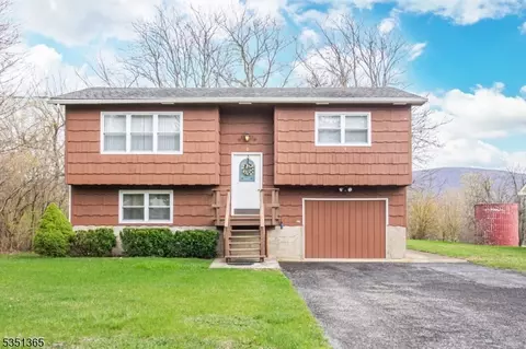 6 Carnation St, Glenwood, NJ 07418