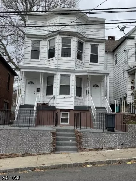 29 Dow St, Belleville, NJ 07109