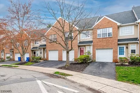 223 Hidden Woods Ct, Piscataway, NJ 08854