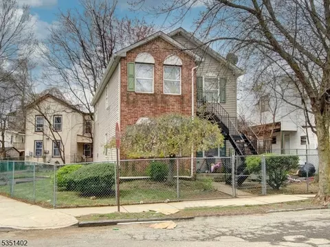 17 Holsman St, Paterson, NJ 07522